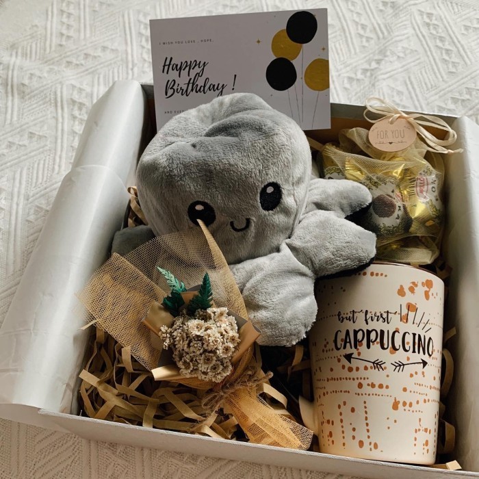 

Ready Kado Bestfriends / Kado Pacar Cewek / Birthday Gift / Hampers Graduasi