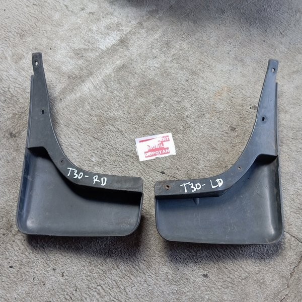 Mudguard Mud Guard Cover Penahan Lumpur Nissan Xtrail X-Trail T30 Bagian Roda Belakang Kanan Kiri