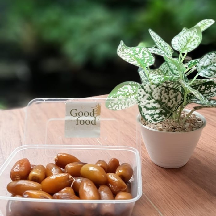 

Kurma - Kurma Ruthob Tangkai 500Gr Nikmaat Dan Segar