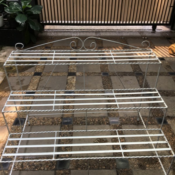 RAK POT BESI 3 SUSUN TANAMAN - PUTIH