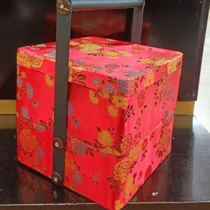 

Box Hampers Bulat Besar Imlek Cny