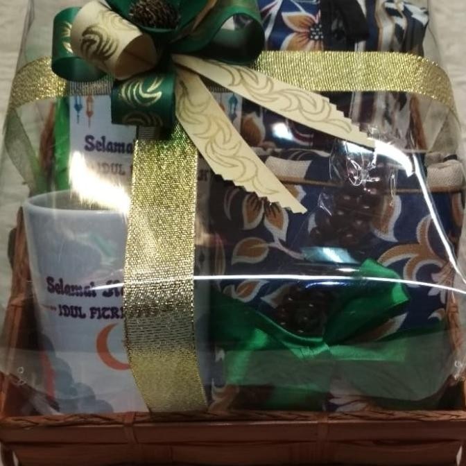 

Hampers Lebaran Sajadah N Pouch.Mug Dan Tas Lipat