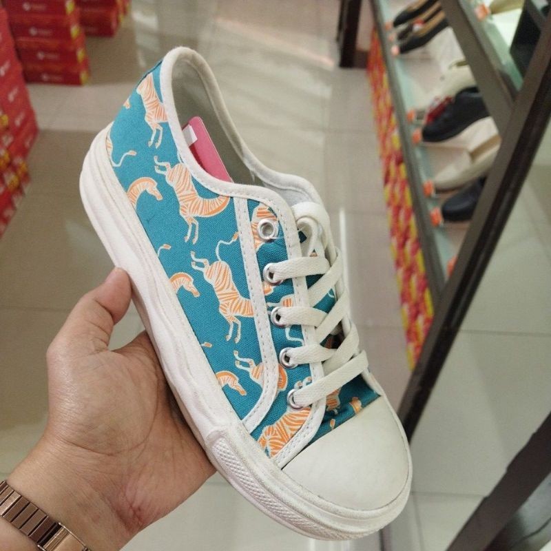 Sepatu Sneakers wanita By Cardinal Shoes Original