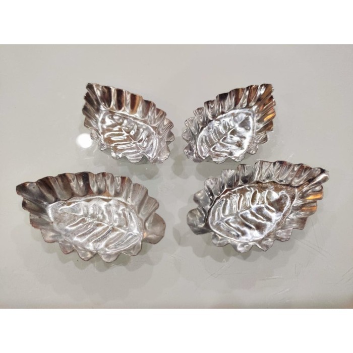 

Cetakan Kue Nastar Daun Bahan Aluminium 1 Pak 10 Pcs Daun 5 Cm 10 Pcs