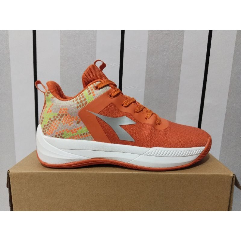 Sepatu Basket Diadora Hoop