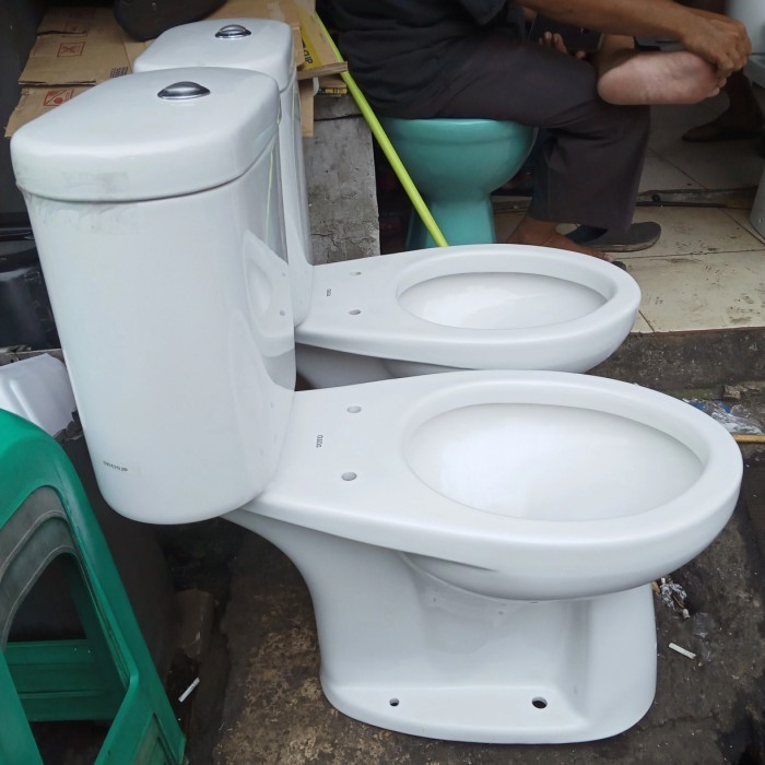 CLOSED TOILET KLOSET DUDUK TOTO CW 420 J TOMBOL ATAS