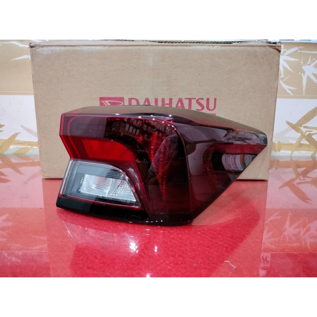 lampu stop belakang xenia avanza 2022 tipe rendah (daihatsu)