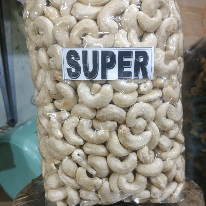 

Kacang mede mentah super 1kg vakum