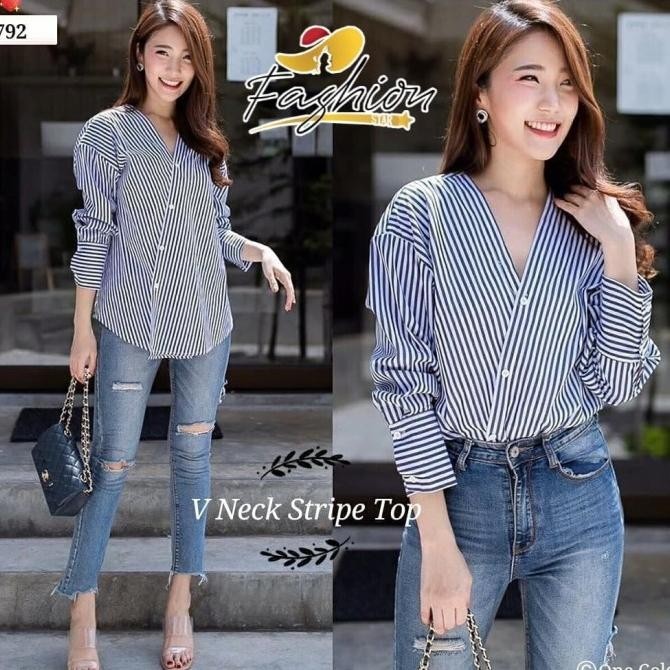 Pakaian Wanita Blouse V-Neck Stripe Top Blue | X68