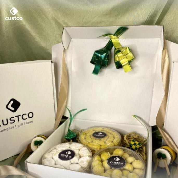 

Hampers - Custco Hampers Kue 1 - Giftbox Kue Kering Lebaran Ramadhan