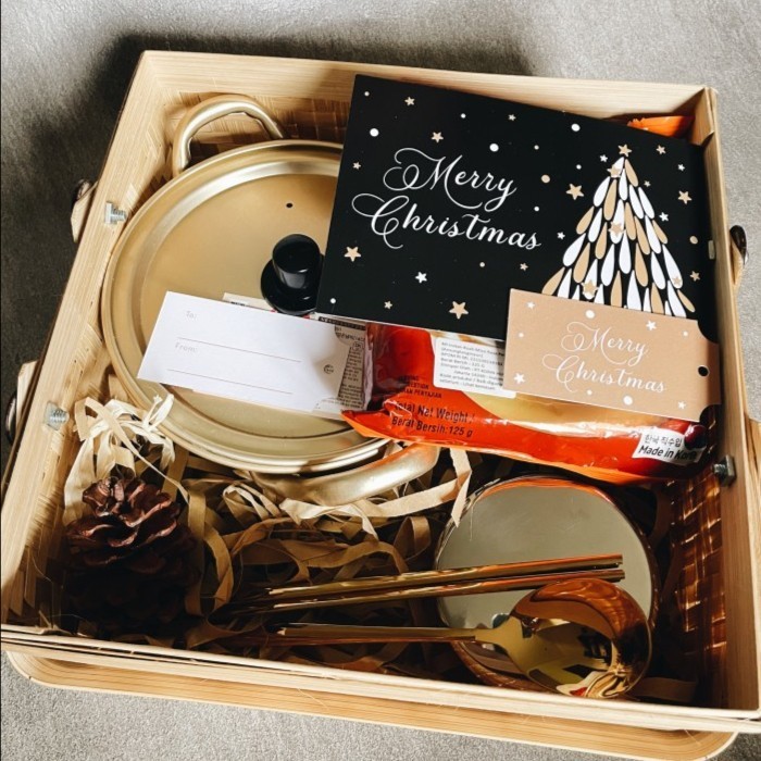 

Classic Christmas Hampers Korea / Hampers Natal / Panci Ramen Korea