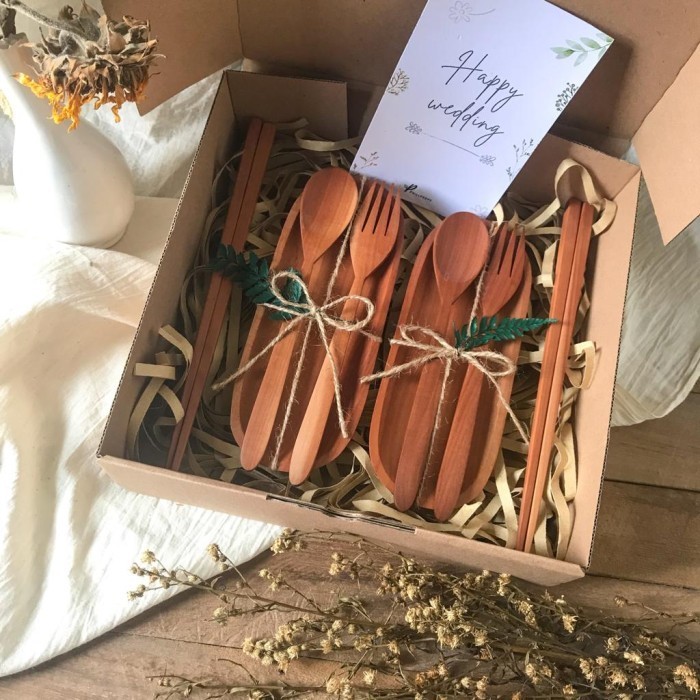 

Runni - Hampers Piring Kayu