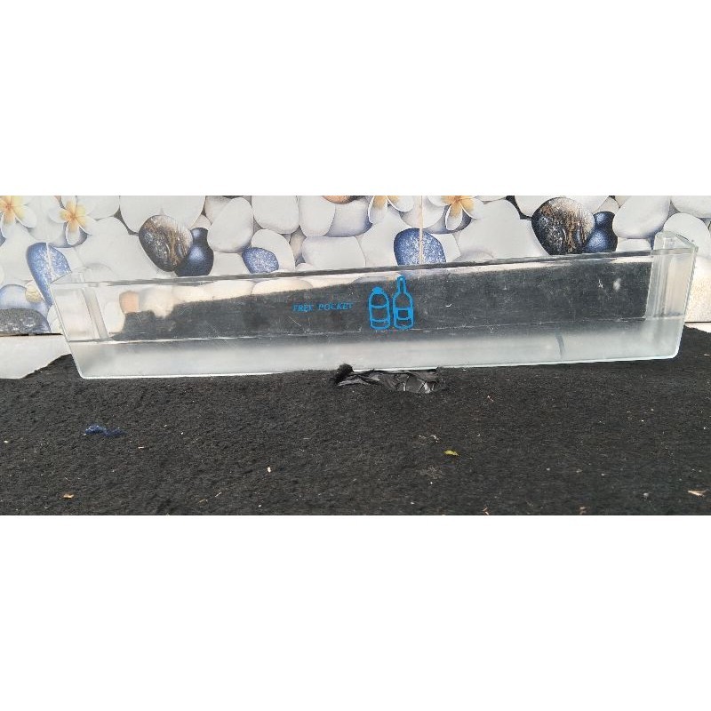 Rak kulkas sanyo model lama 2 pintu rak botol bagian tengah Kulkas Sanyo model lama 2 pintu