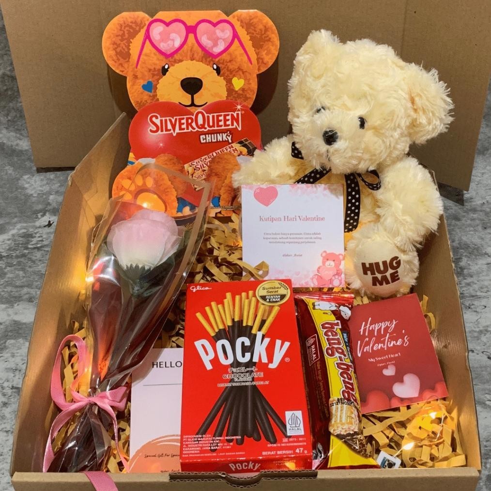 

Hampers Gift Coklat Silverqueen Beruang Spesial Valentine Size Medium Hadiah Unik Cokelat Snack Box Kado Ulang Tahun Kejutan Viral Anniversay Terbaru Bisa Request Isi Boneka Bunga Promo