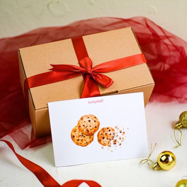 

Hampers / Gift Box / Kado - Oatmeal Cookies 2 Jar + Free Greeting Card + Pita + Bubble Wrap | Luckybite Promo