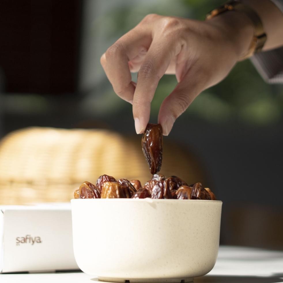 

Kurma Tunisia Madu 1 Kg Deglet Noor Tanpa Tangkai Safiya Terbaru