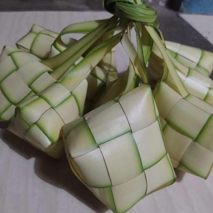 

PROMO KETUPAT KOSONG 20 pcs