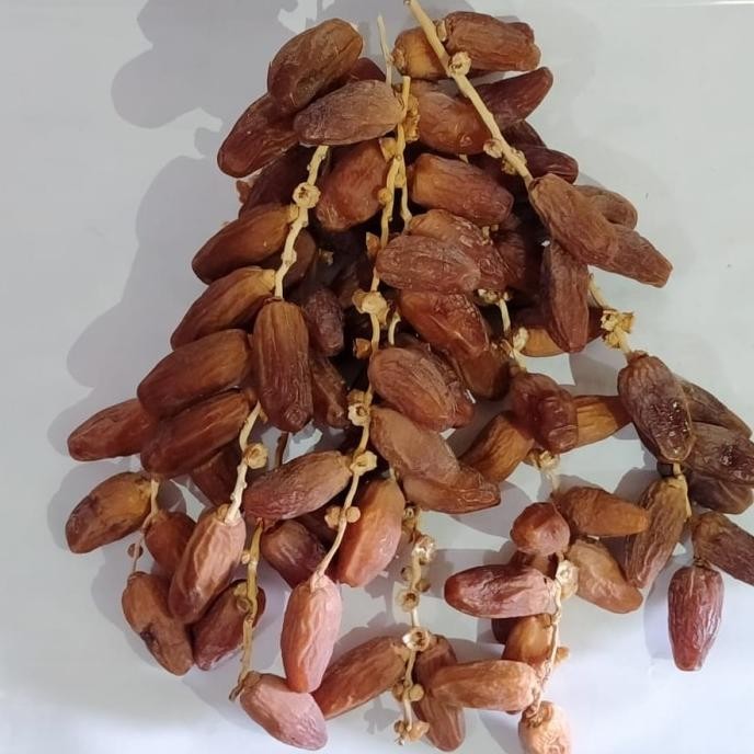 

KURMA TUNISIA TANGKAI 1KG/ KURMA TANGKAI MURAH ES77
