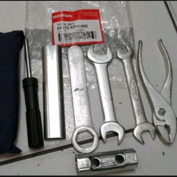 

Toolkit Kunci Kunci Honda Supra X 125 Karisma Original