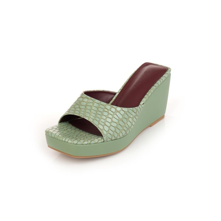 Yuan Market - Hilary Wedges