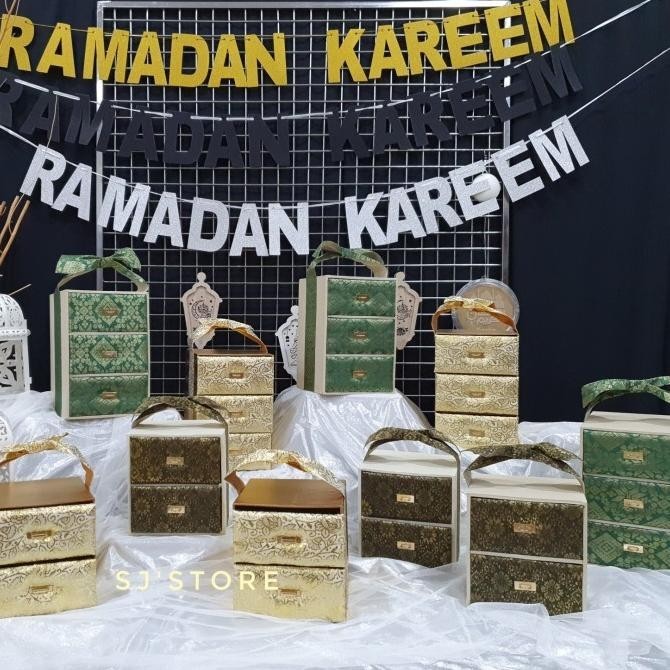 

Diskon Terbatas Aksesoris Box Cantik Hampers Kue Kering Lebaran Idul Uninissaa