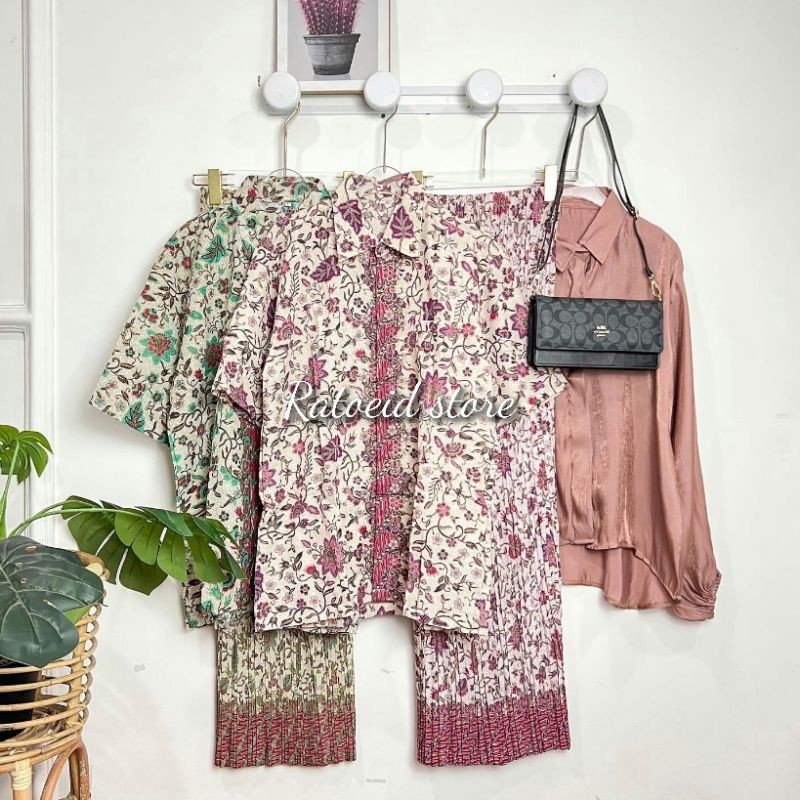 Baju Couple Kemeja Batik Lengan Pendek Couple Rok Plisket Batik Motif Tanjung Pink / Set Couple Bati