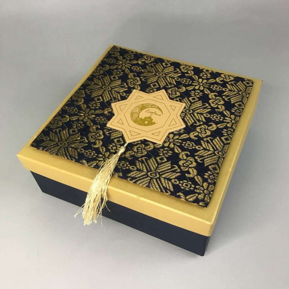 

Bonus Gede" Box Songket Premium Lapis Legit Rumbai 22x22cm/Isi 4 Toples 250gr/Box Kue Kering ||