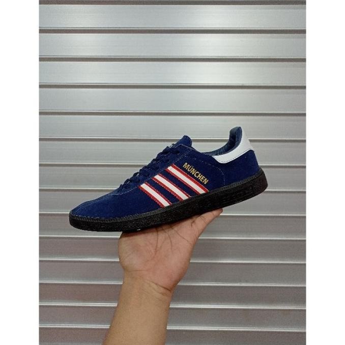 Sepatu Sneakers Casual Pria Adidas Munchen Edge Pellikan