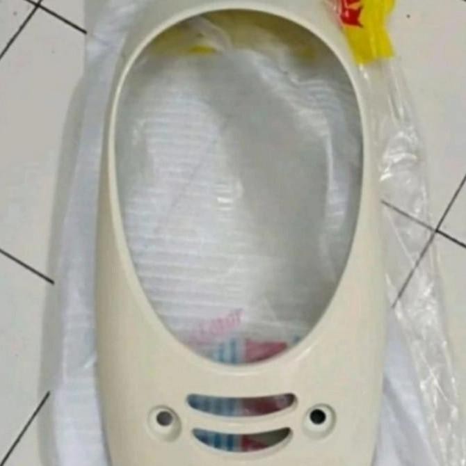 Tameng Dudukan Lampu Depan Scoopy 2013 2015 Cream