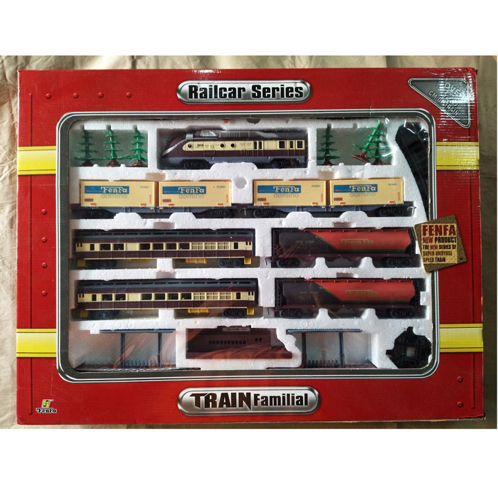 Kereta api Fenfa Dus Merah Loco Modern