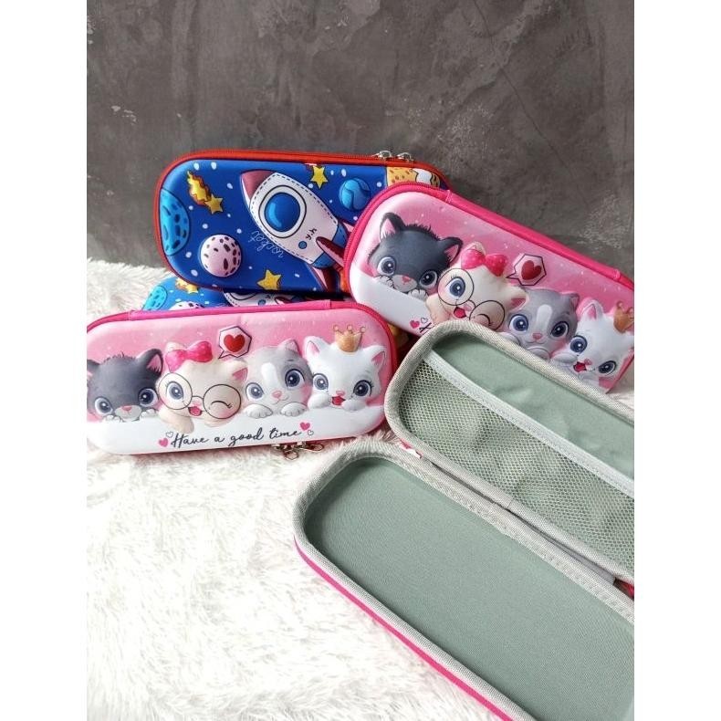 

Cod Kotak Pensil Resleting Motif Karakter Timbul/ 1Pcs Good Quality