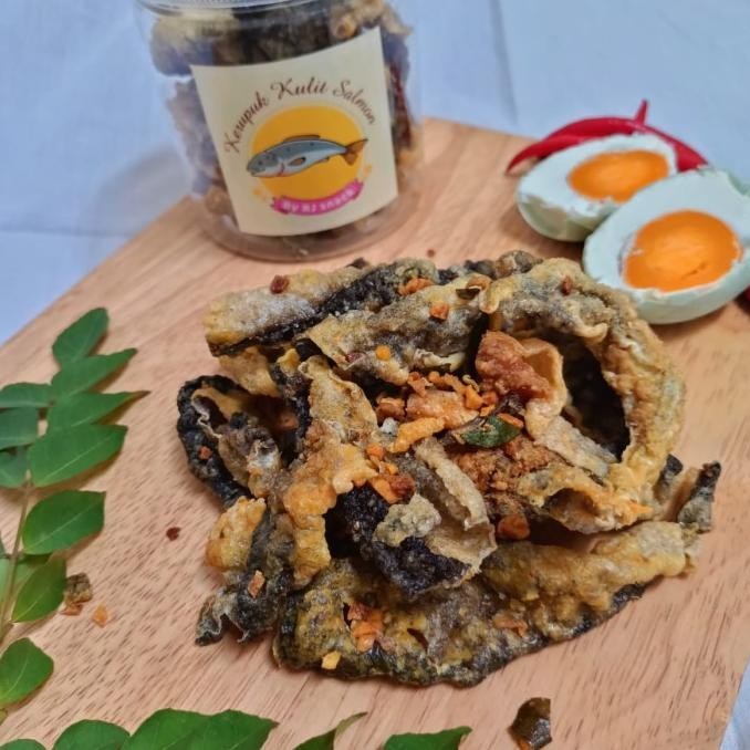 

BIG SALE KERIPIK KULIT IKAN SALMON FISH SKIN SALTED EGG RENYAH DAN GURIH 115GR !!!!!