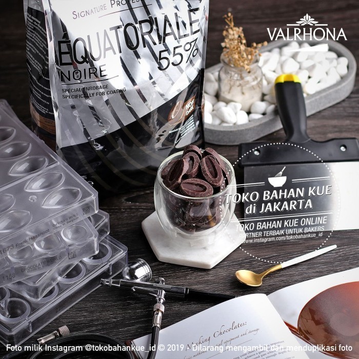 

Ready Valrhona Equatoriale 55% Dark Chocolate 100gr Couverture Cokelat Coin