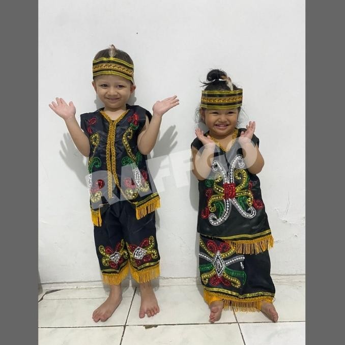 baju adat dayak anak perempuan
