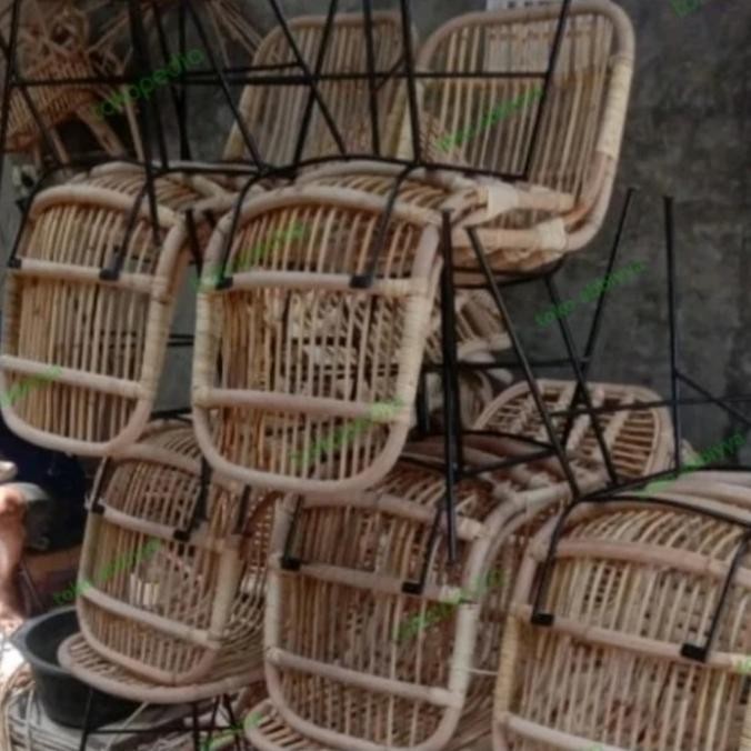 Kursi Rotan Kaki Besi Minimalis / Kursi Kafe Rotan