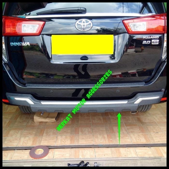 Tanduk Bemper Belakang Mobil Toyota Innova Reborn
