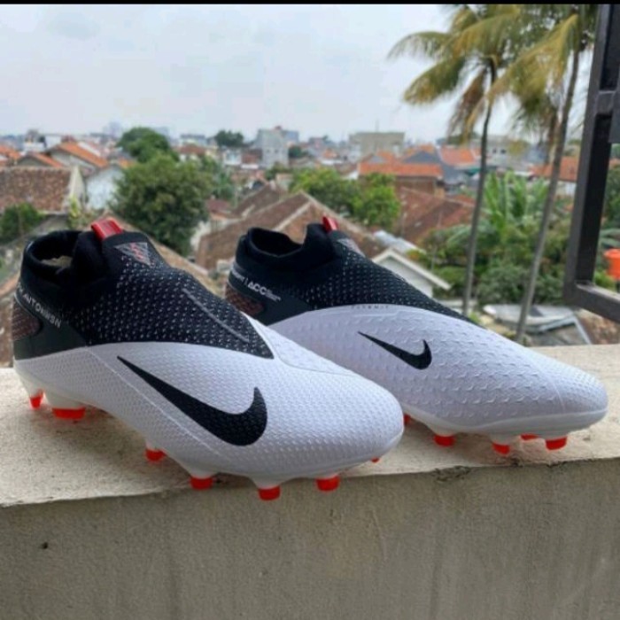 SEPATU BOLA-NIKE-MADE IN VIETNAM