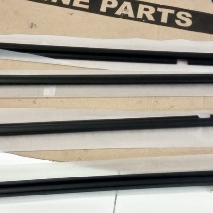 Masih Ada Pelipit Kaca Pintu Luar Set Ori Land Cruiser Cygnus