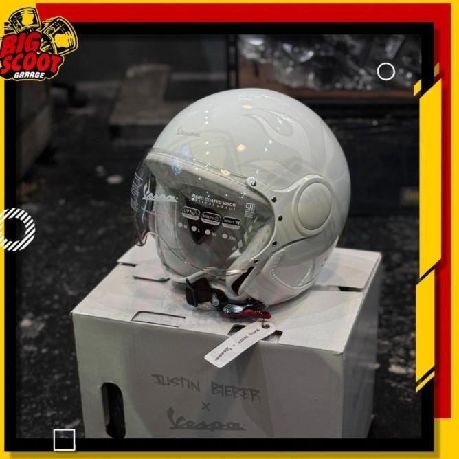 Helm Vespa X Justin Bieber