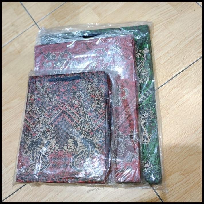 

DISKON TAS GOODIE BAG SEDANG MOTIF BATIK / TAS TANGGUNG KERTAS ULANG TAHUN !