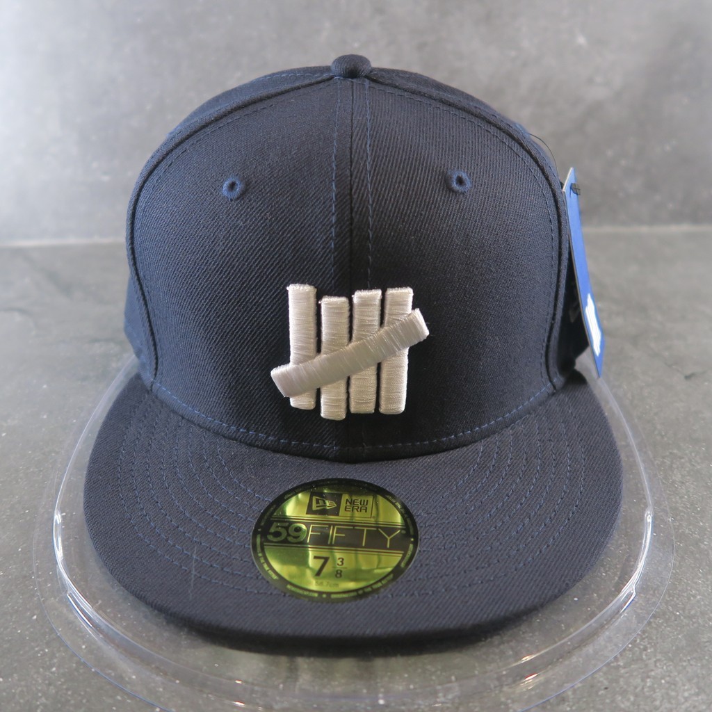 Topi New Era - Fitted Cap - 59Fifty - Undefeated Navy White Logo