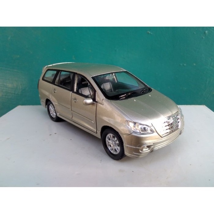 Diecast Innova Niatur Toyota Kijang Innova Mainan El Mobil