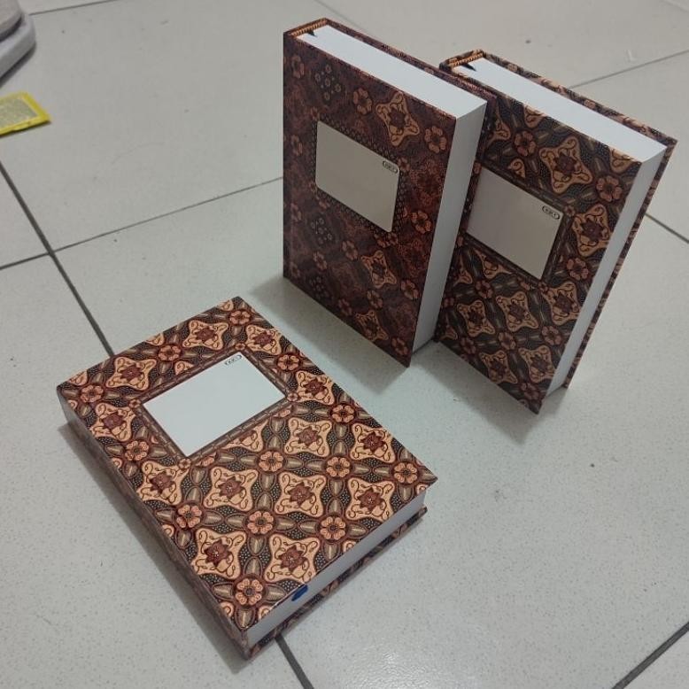 

1 PCS BUKU OKTAVO 300 LEMBAR COVER TEBAL SIAP KIRIM