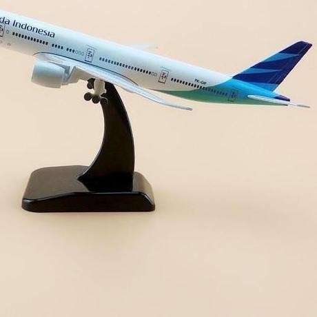 Miniatur Diecast Pesawat Garuda Indonesia Boeing B777-300Er Medium