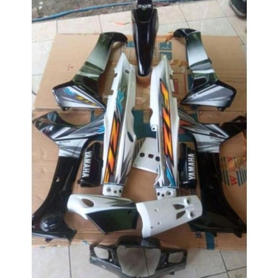 Full Body Halus Fiz R Putih Hitam 2004