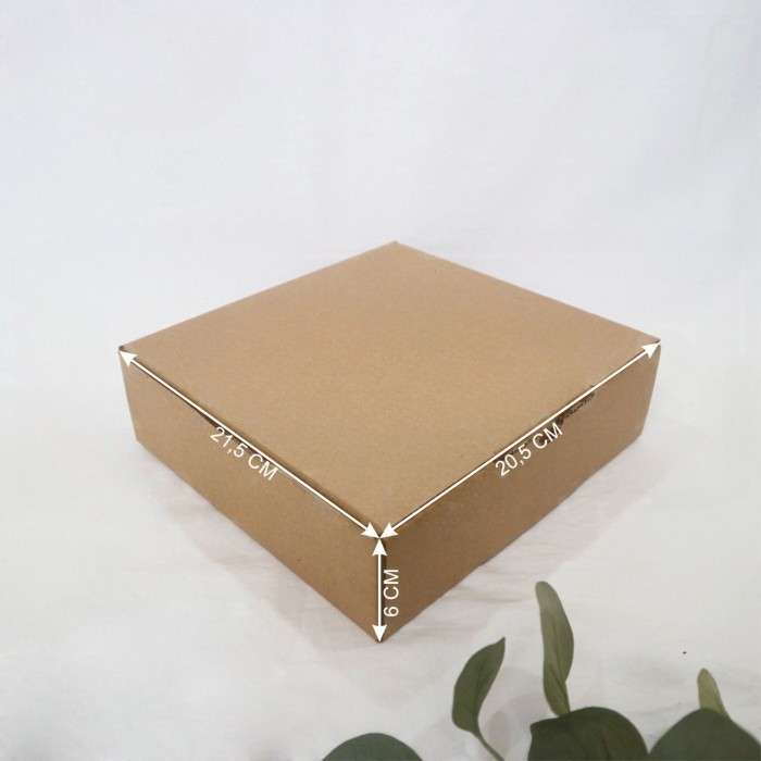 

Kardus Die Cut Cake Box Kotak Kue Coklat Polos size 21.5 x 20.5 x 6 cm harga per 10pcs kotak dus unggul box packaging