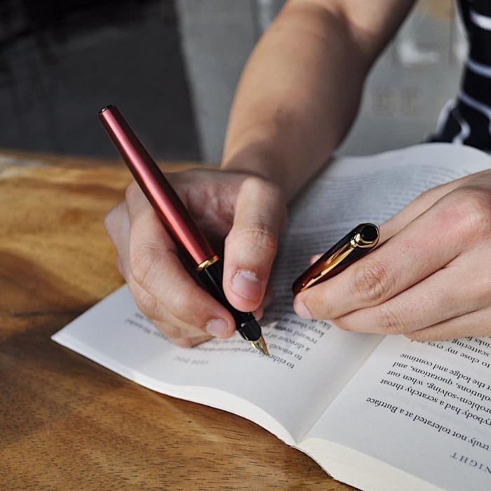 

Ready Parker Inflection Limited Edition Fire Red Fountain Pen