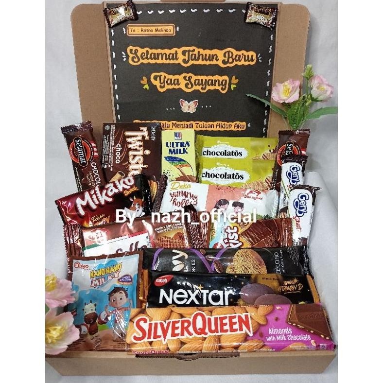 

Diskon Hampers Snack Box Ulang Tahun / Wisuda / Anniversary/ Paket Coklat BisaCod