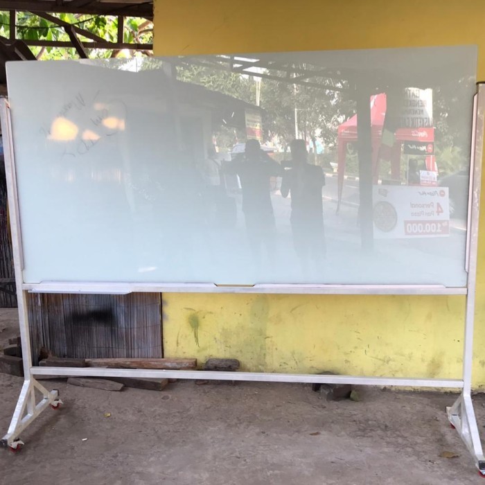 

glassard standing 120x240