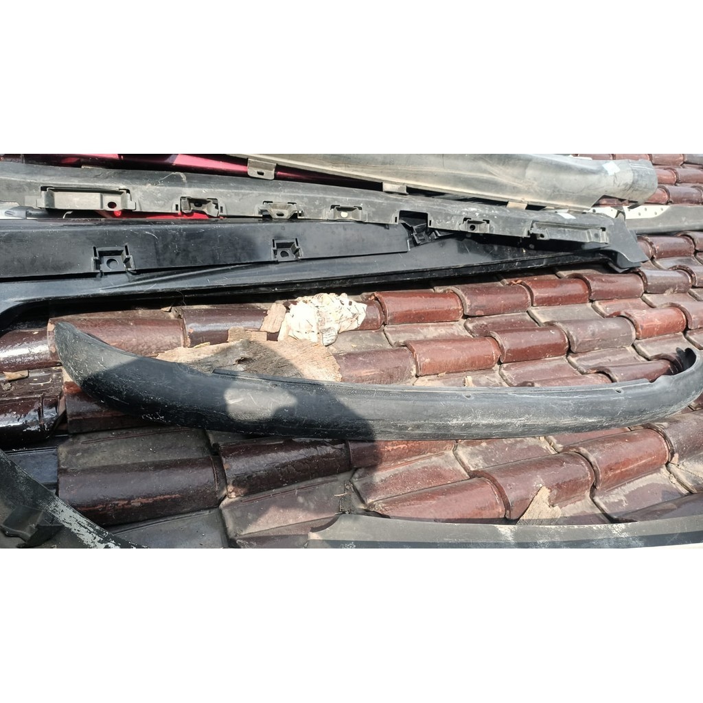 Lips bumper belakang Peugeot 206 original